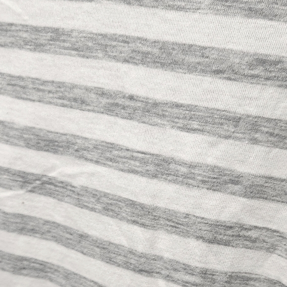 ⚡️🛍 4/$20 🛍 Mossimo Supply Co. Women's Gray and White T-Shirt-Size XL - Picture 3 of 6